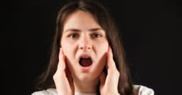 মাড়ি থেকে রক্তপাত হলে যা করবেন
