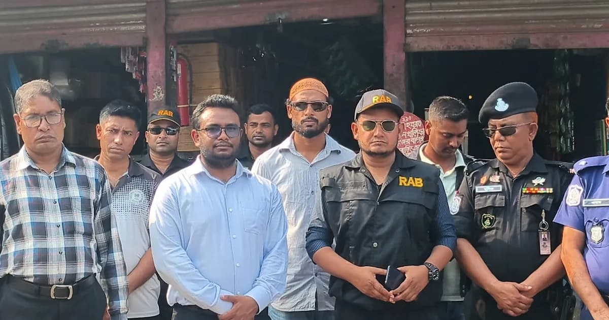 পাথরঘাটায় র‌্যাবের অভিযানে ৩৬ হাজার লিটার ভোজ্যতেল জব্দ