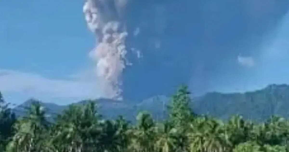 ইন্দোনেশিয়ায় আগ্নেয়গিরিতে ভয়াবহ অগ্ন্যুৎপাত, নিহত ৩