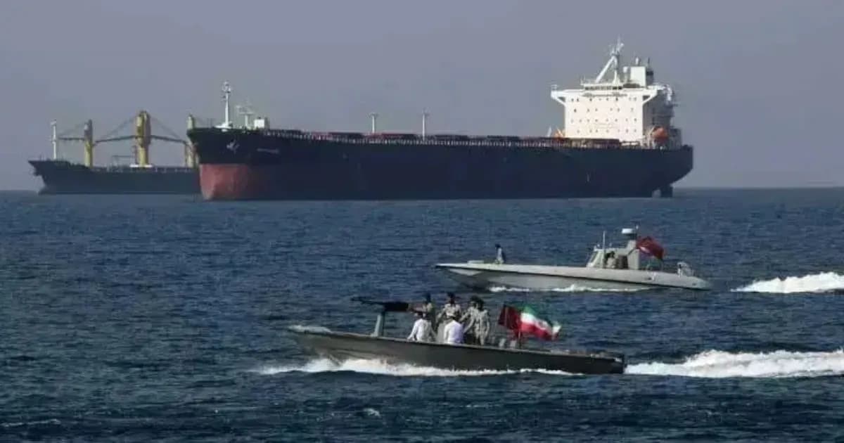 হরমুজ প্রণালি পেরোতে হলে দিতে হবে টোল, নতুন আইন করছে ইরান