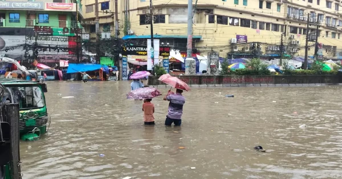 চট্টগ্রামে টানা বর্ষণে জলাবদ্ধতা, দুর্ভোগে হাজার হাজার নগরবাসী