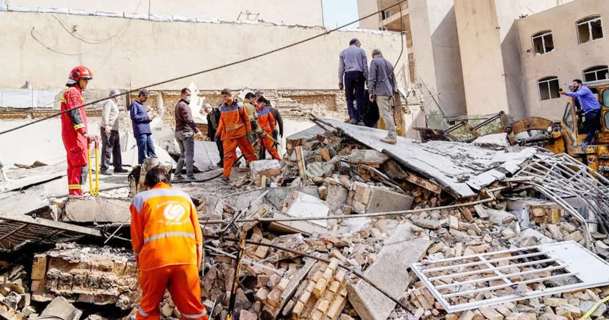 ইরানের ক্ষেপণাস্ত্র ও ড্রোন হামলায় ইসরায়েলে নিহত ১, আহত ১২১