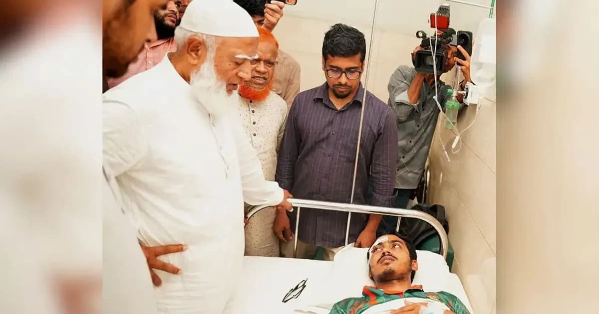 জবির আহত শিক্ষার্থীদের দেখতে হাসপাতালে গেলেন ডা. শফিকুর রহমান