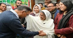 শোকাতুর তারেক রহমানের মাথায় মাতৃস্নেহের হাত, কে সেই নারী?