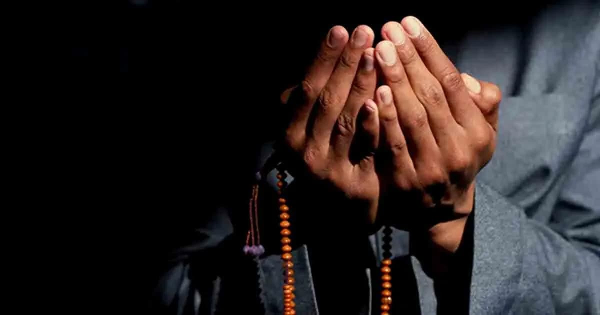 যে ৪ আমল বেশি বেশি করবেন দেয়ালে পিঠ ঠেকে গেলে