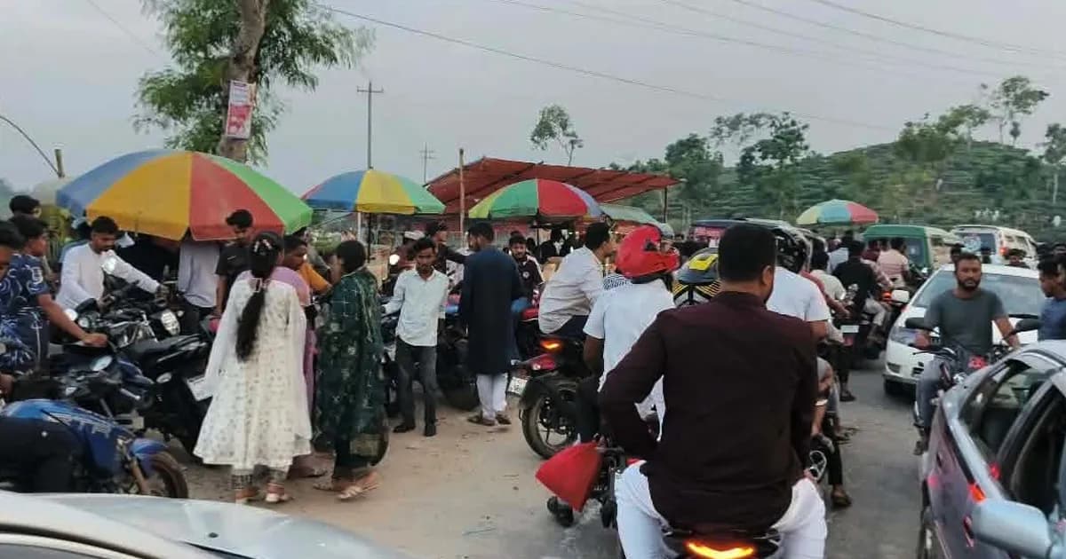 ঈদের ছুটিতে পর্যটকদের ভিড়ে মুখর সাতছড়ি