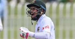 সেঞ্চুরিতে মুশফিকের জ্বলে ওঠা উদযাপন