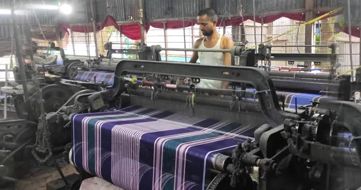 ঈদকে সামনে রেখে খট খট শব্দে মুখরিত সিরাজগঞ্জের পল্লীগুলো