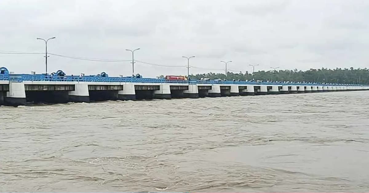 তিস্তার পানি বিপৎসীমার ওপরে, খোলা হলো সব জলকপাট