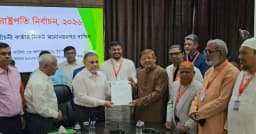অলি আহমদের মনোনয়নপত্র ইসিতে জমা দিল ১১ দলীয় ঐক্য