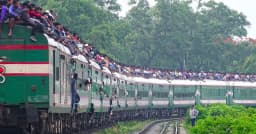 ঈদযাত্রায় ট্রেনের ছাদে ভ্রমণ ঠেকাতে ৩ স্তরের নিরাপত্তা