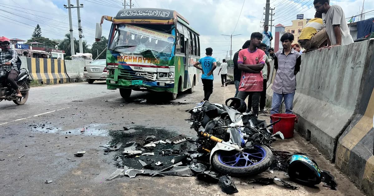 ধামরাইয়ে ঢাকা-আরিচা মহাসড়কে ভয়াবহ দুর্ঘটনায় প্রাণ গেল দুইজনের