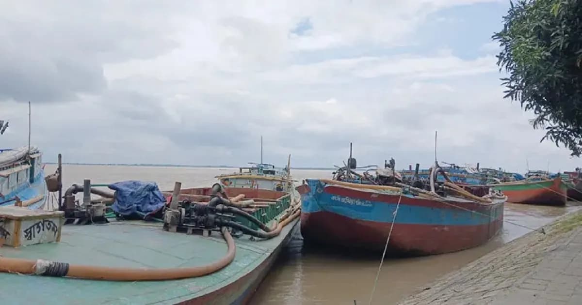 ফেরি নেই, জনবলও নেই : অনিশ্চয়তায় চিলমারী-রৌমারী নৌপথ