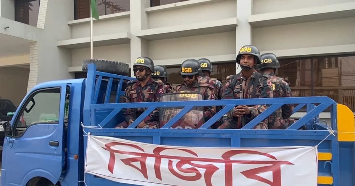 দোহারে সহকারী রিটার্নিং কর্মকর্তার নির্দেশ: কেউ যেন জাল ব্যালট বাক্সে ফেলতে না পারে