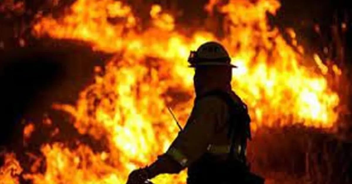 পুরান পল্টনে ১০ তলা ভবনে আগুন