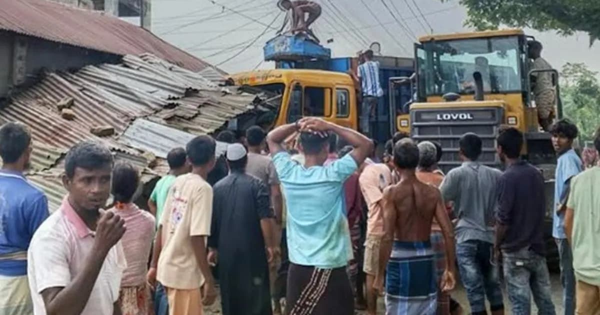 পাটগ্রামে অটোরিকশাকে ট্রাকের চাপা, নিহত ৩