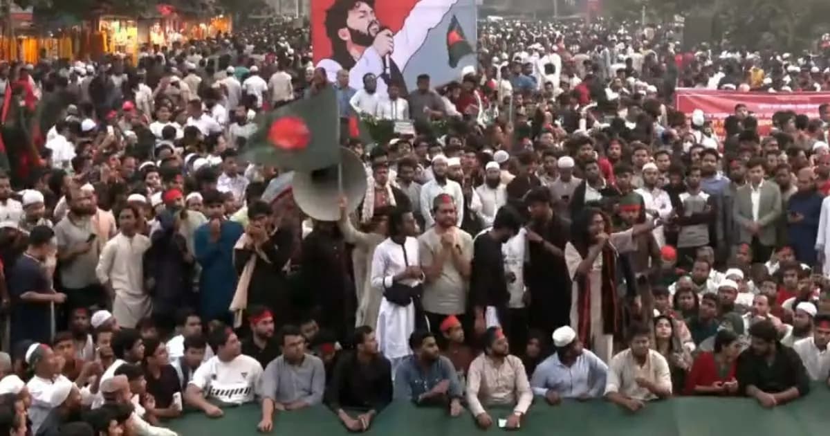 অশ্রুজলে শায়িত হাদি, ন্যায়বিচার দাবিতে উত্তাল শাহবাগ