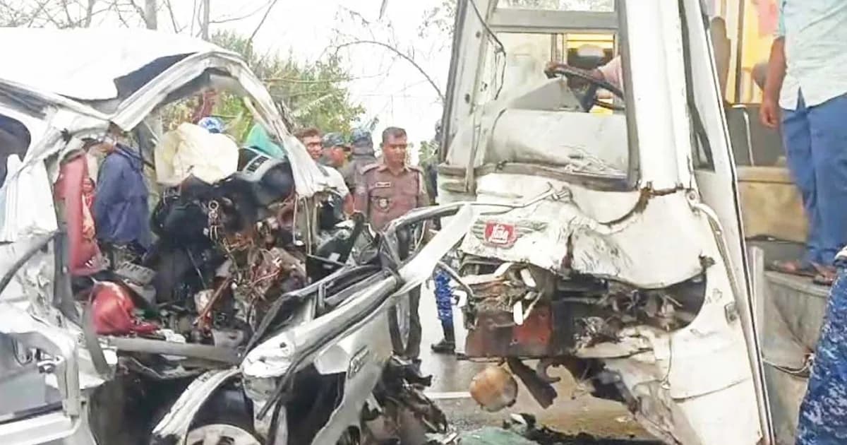 বাগেরহাটে বাস-মাইক্রোবাস সংঘর্ষ, নিহত ১৩