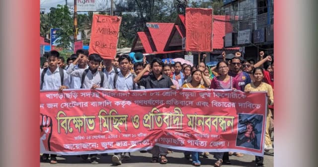 খাগড়াছড়িতে ধর্ষণের প্রতিবাদে আধাবেলা সড়ক অবরোধ
