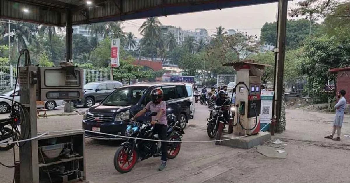 ফুয়েল পাসে ফিরেছে স্বস্তি, পেট্রোল পাম্পে কমেছে দীর্ঘ লাইন