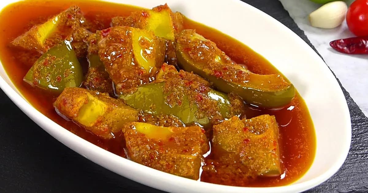 ঘরে বসে তৈরি করুন খোসাসহ কাঁচা আমের সুস্বাদু টকঝাল আচার