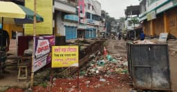 সড়ক খুঁড়েই গায়েব ঠিকাদার, দুর্ভোগের কারণ ১৭ কোটির প্রকল্প