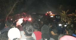 মাদারীপুরে বাসচাপায় নিহত বেড়ে ৭, ঢাকা-বরিশাল মহাসড়কে তীব্র যানজট