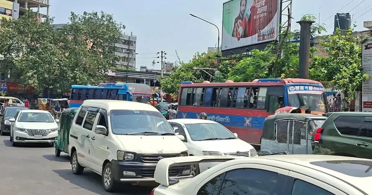ঈদুল আজহার ছুটি শেষে ব্যস্ততায় ফিরছে ঢাকা, বাড়ছে যানচলাচল