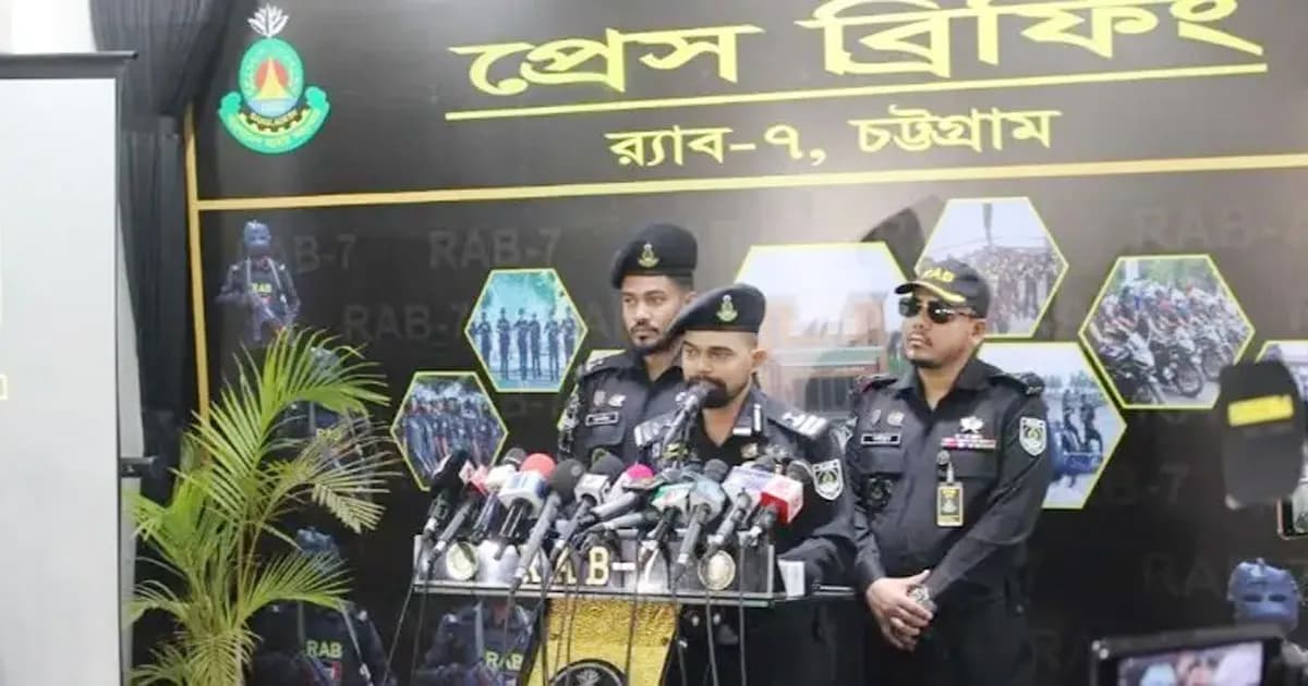 চট্টগ্রামে বিদেশি পিস্তল ও গুলিসহ দুজন গ্রেফতার