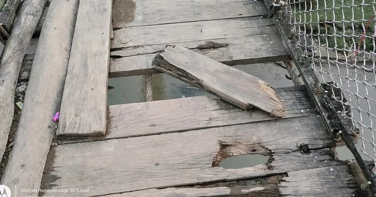 রাজস্থলীর একমাত্র ঝুলন্ত সেতু এখন ঝুঁকির প্রতীক