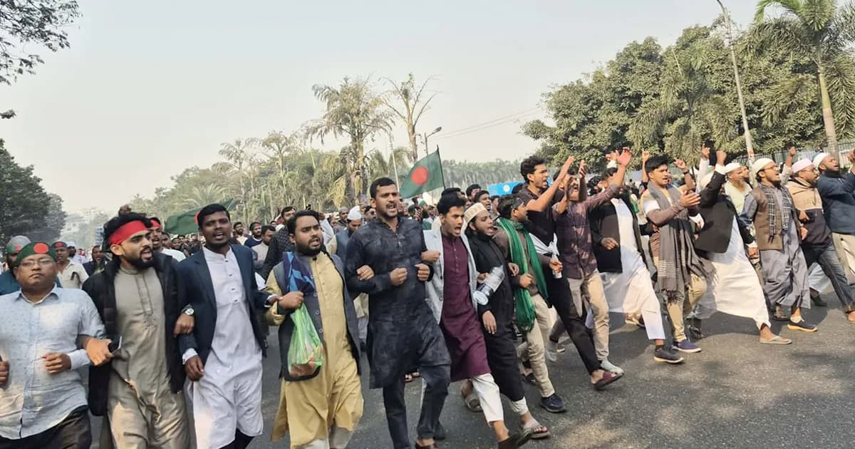 মানিক মিয়া এভিনিউয়ে জনস্রোত, একের পর এক মিছিলে মুখর এলাকা