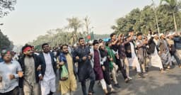 মানিক মিয়া এভিনিউয়ে জনস্রোত, একের পর এক মিছিলে মুখর এলাকা