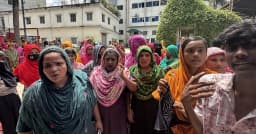 গাজীপুরে তিন মাসের বকেয়া বেতনের দাবিতে শ্রমিকদের বিক্ষোভ
