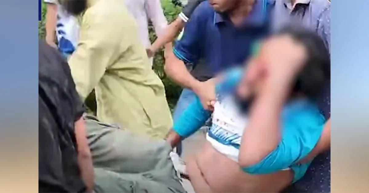 ডুয়েটে নজীরবিহিন সংঘর্ষ,  শহীদ মিনার এলাকা রণক্ষেত্র