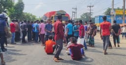 ঢাকা-ময়মনসিংহ মহাসড়ক অবরোধ শ্রমিকদের