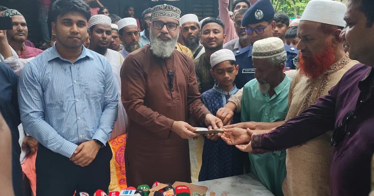 পরিবার হারানো শিশুর পাশে দাঁড়ালেন এমপি মাসুদ সাঈদী