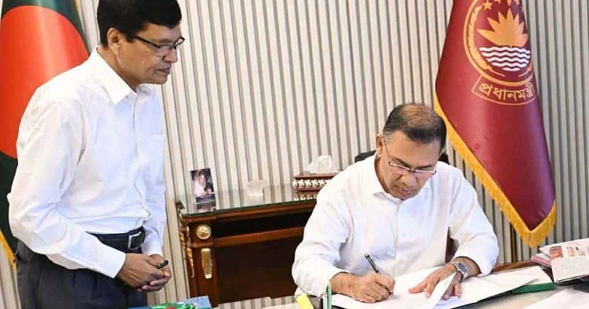 প্রধানমন্ত্রীর কাছে ৩৮ অডিট প্রতিবেদন হস্তান্তর