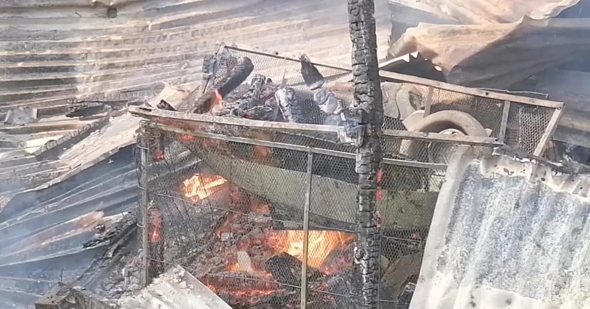 ঝালকাঠিতে ভয়াবহ অগ্নিকাণ্ড, পুড়ে ছাই ১০টিরও বেশি বসতঘর