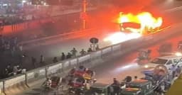 রাজধানীর ধোলাইপাড়ে বাসে আগুন