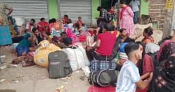 বাংলাদেশে ফেরার চাপে ভারত-বাংলাদেশ সীমান্তে মানুষের ভিড়