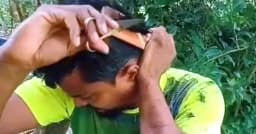 নাপিতের দীর্ঘ অপেক্ষায় বিরক্ত হয়ে ১৭ বছর নিজের চুল নিজেই কাটেন মুজাহিদ