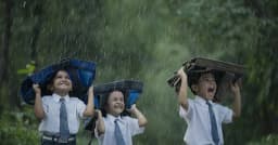 হঠাৎ বৃষ্টিতে ভিজে গেলে কী করবেন? জেনে নিন জরুরি করণীয়