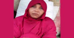 স্ত্রী স্বীকৃতির দাবিতে প্রেমিকের বাড়িতে বৃদ্ধার অনশন