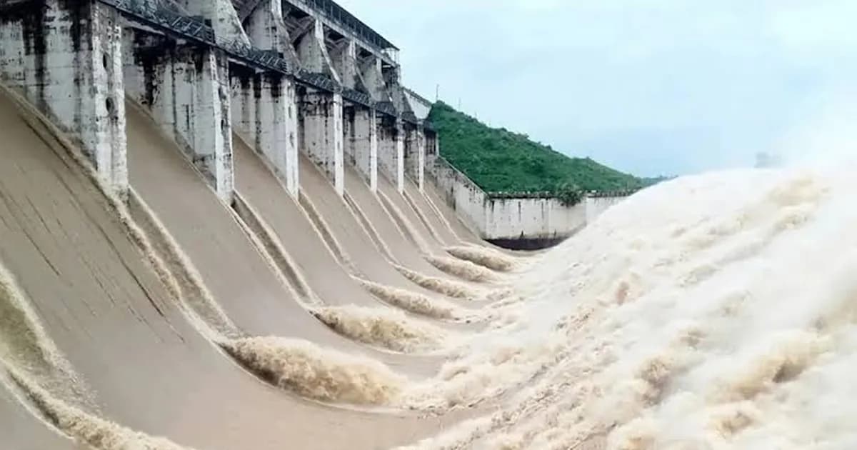 ডুবে যাচ্ছে ভারত, ফারাক্কার সব গেট খুলে দিতে চান মুখ্যমন্ত্রী
