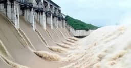 ডুবে যাচ্ছে ভারত, ফারাক্কার সব গেট খুলে দিতে চান মুখ্যমন্ত্রী