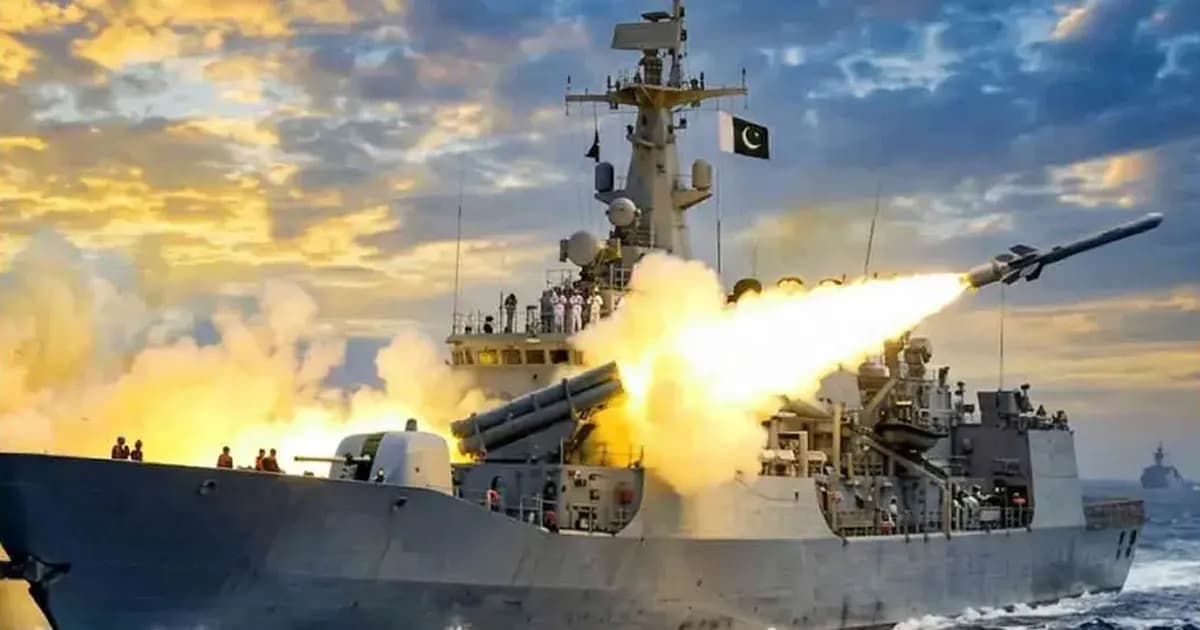 এবার ক্রুজ ক্ষেপণাস্ত্র ছুড়ল পাকিস্তানের নৌবাহিনী