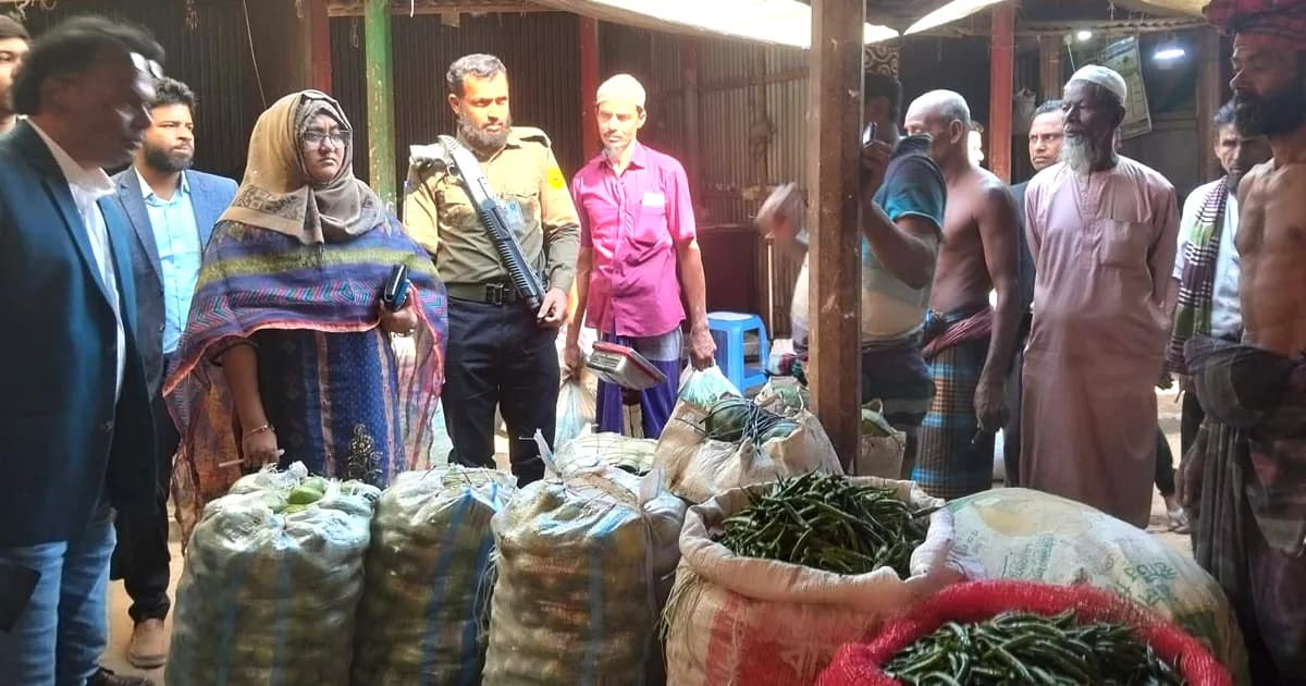 বাজারে অনিয়ম ঠেকাতে মাঠে ইউএনও সানজিদা রহমান