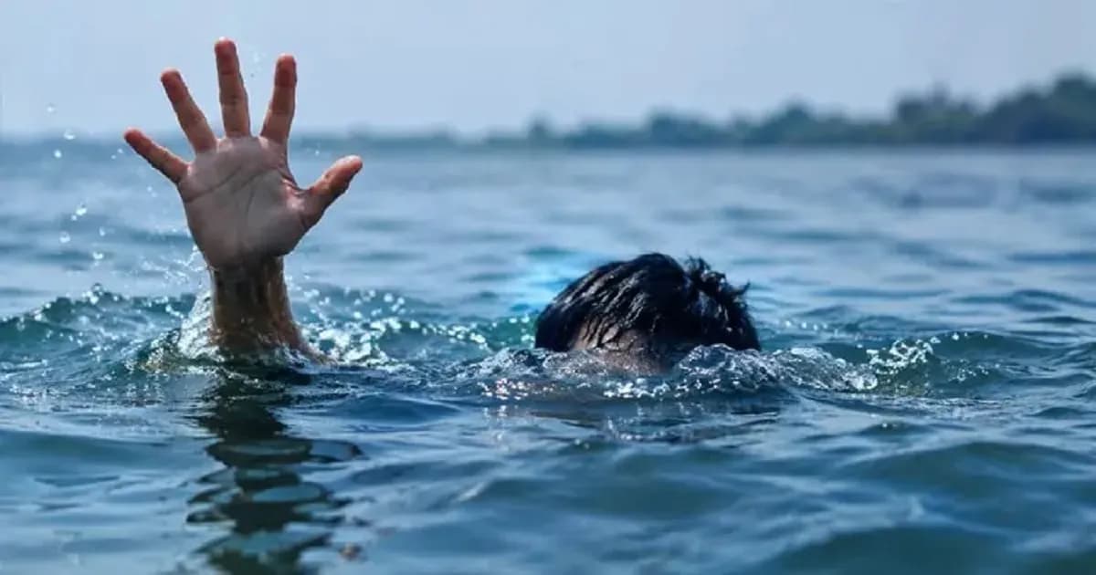 নানাবাড়িতে বেড়াতে গিয়ে পুকুরে ডুবে যমজ ভাইবোনের মৃত্যু