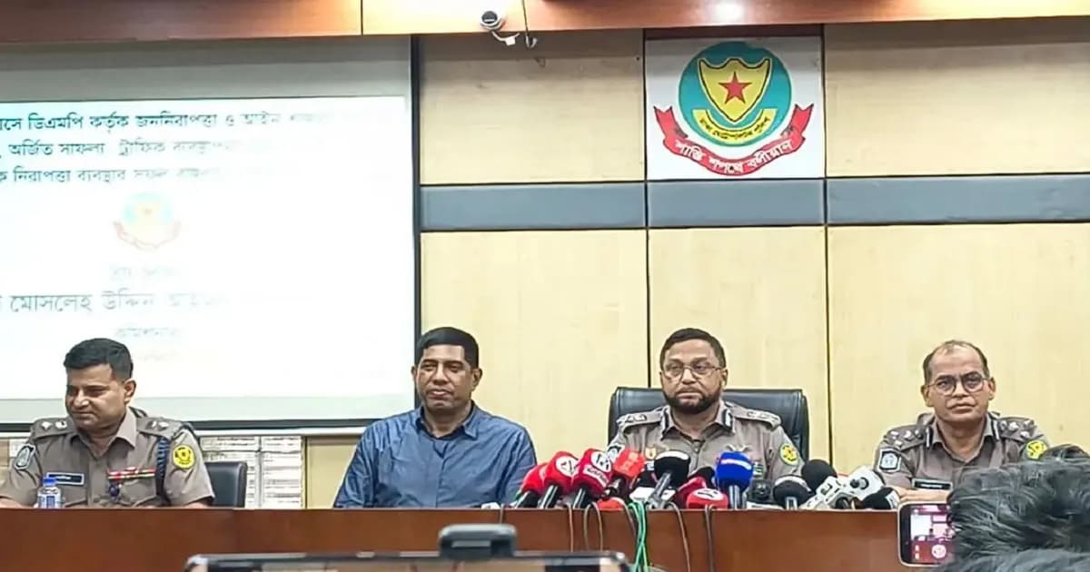 প্রধানমন্ত্রীর রেড টেলিফোনের তার চুরির ঘটনায় গ্রেপ্তার ২