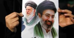 ইরান সরকারের পতনের ঝুঁকি নেই : ওয়াশিংটনের গোয়েন্দা প্রতিবেদন